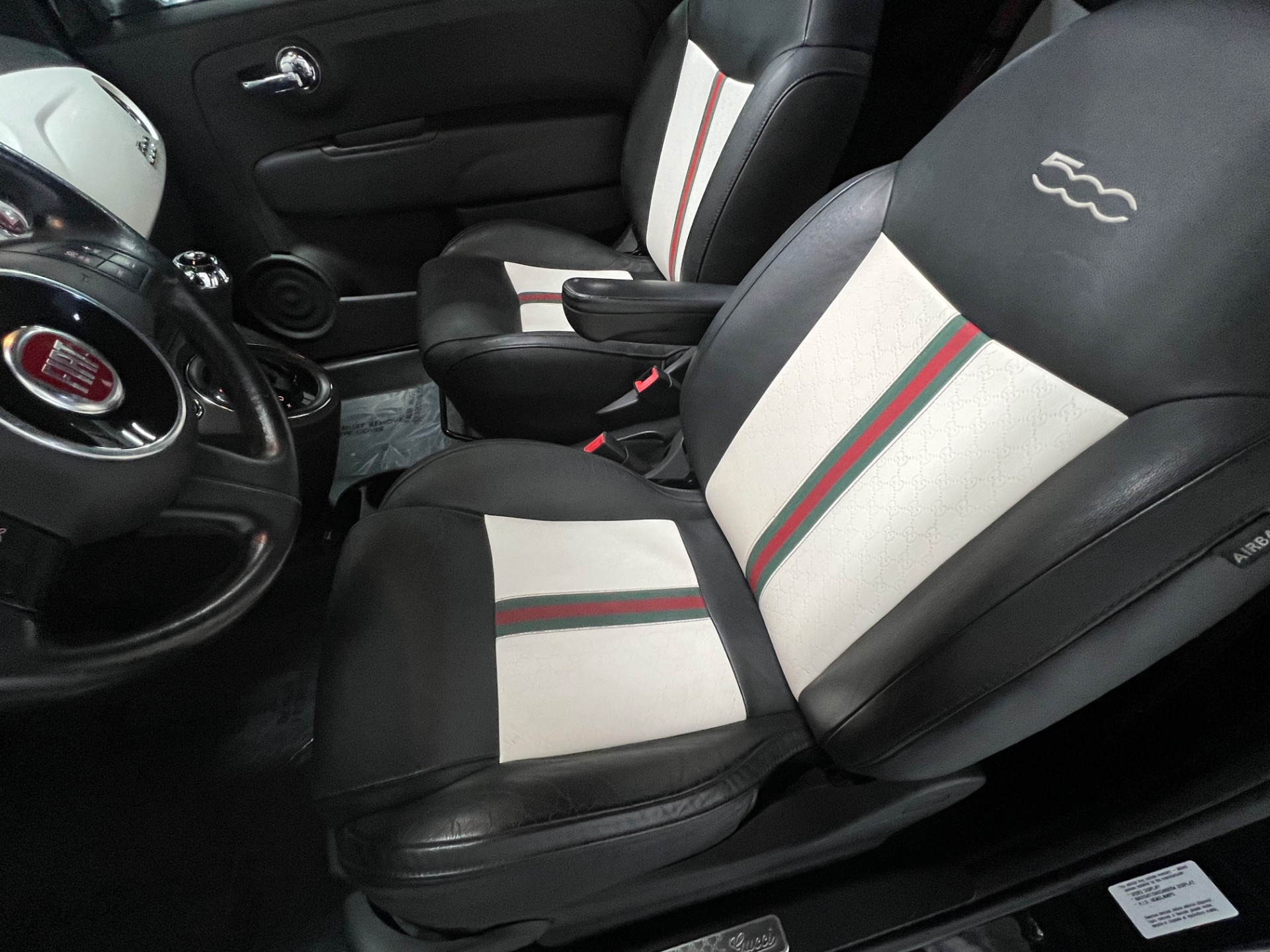 Fiat 500 by Gucci interior