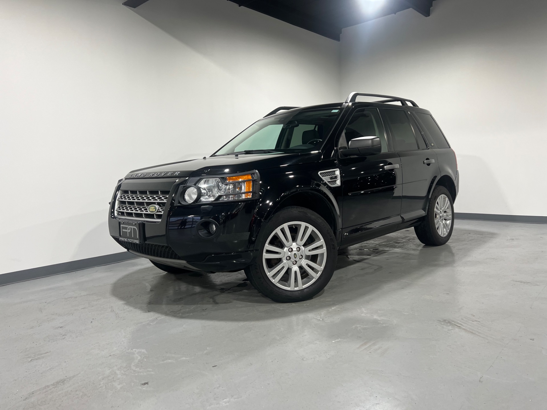 Land Rover Freelander 2 Santorini Black Colour - Santorini Black Freelander  2 Price